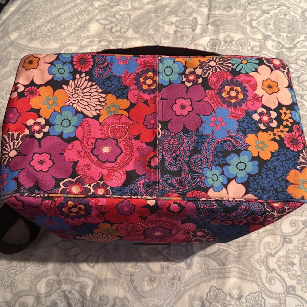 Like new Vera Bradley Floral Fiesta Weekender/Carryon Bag. Retired Pattern. - Picture 5 of 10
